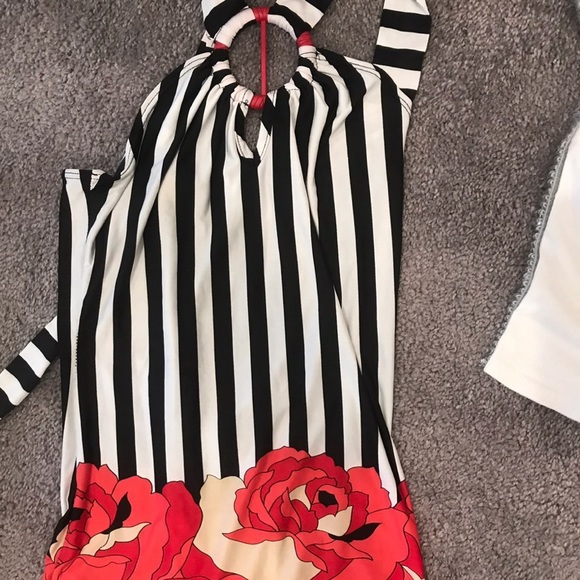 Halter top - Picture 1 of 3